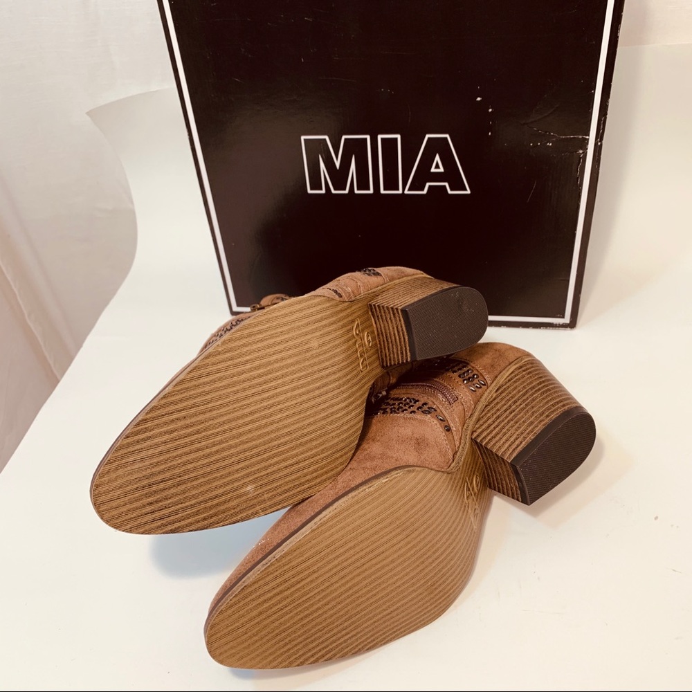 Mia Joaquin suede ankle boots